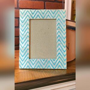 Beautiful Brand New Zig-Zag Turquoise (Blue) & White Opaque Tabletop Pic Frame.